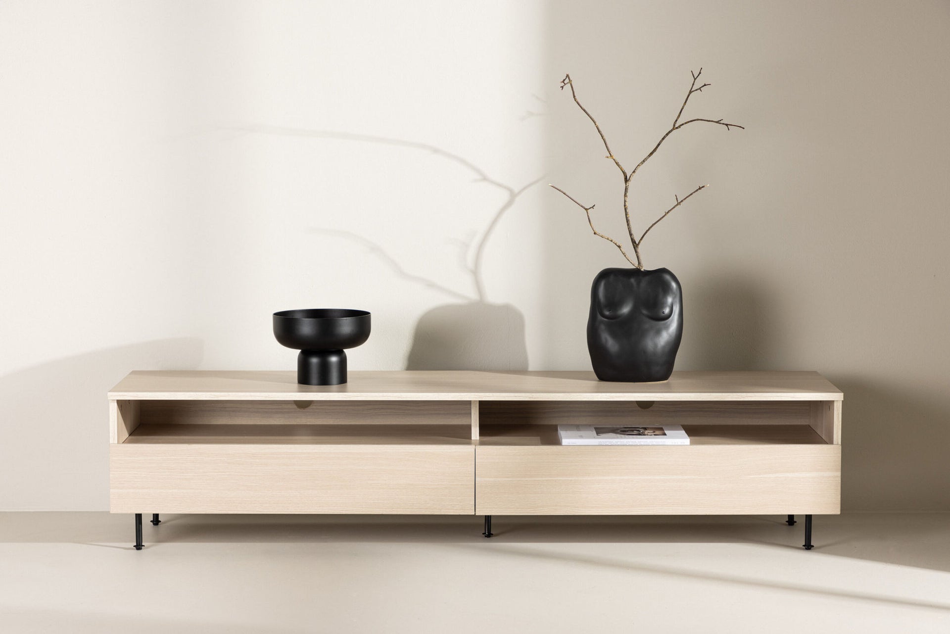 Navarra TV-Board – Matt Schwarz / Weiß gekalkt