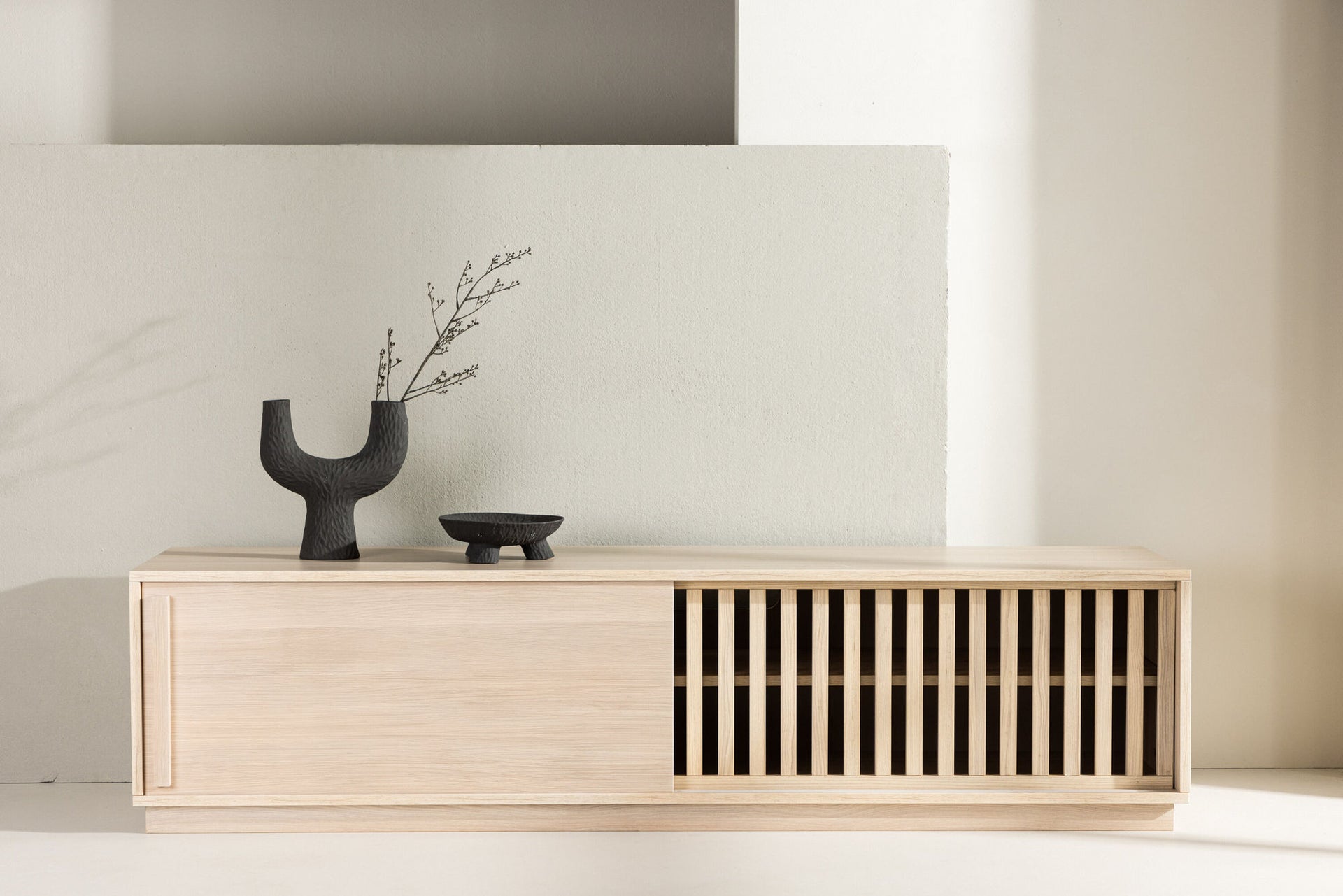 Lugo TV-Board – Weiß gekalkt / Melamin Weiß gekalkt