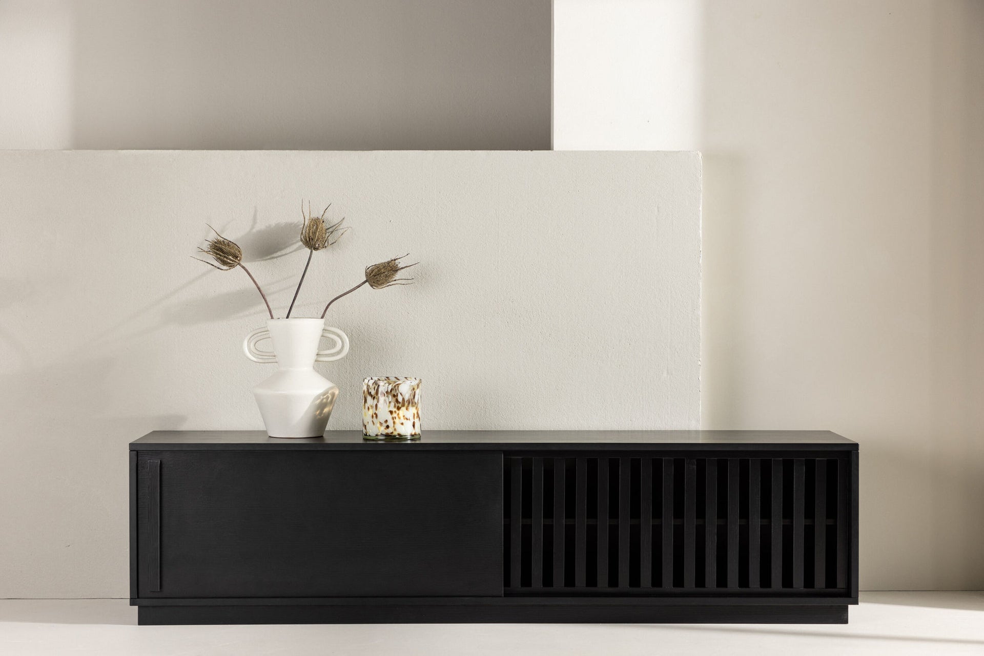 Lugo TV-Board – Schwarz / Schwarzes Melamin