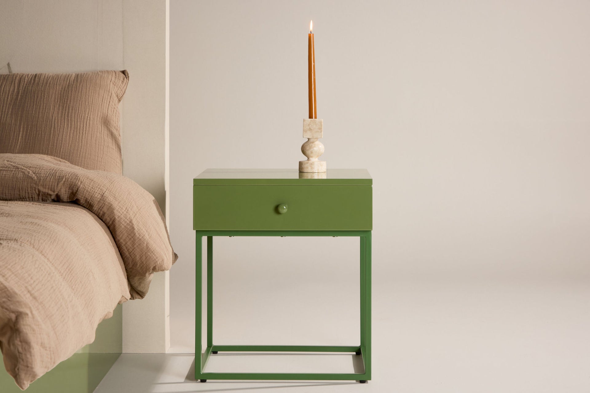 Bakal Nachttisch in Grün