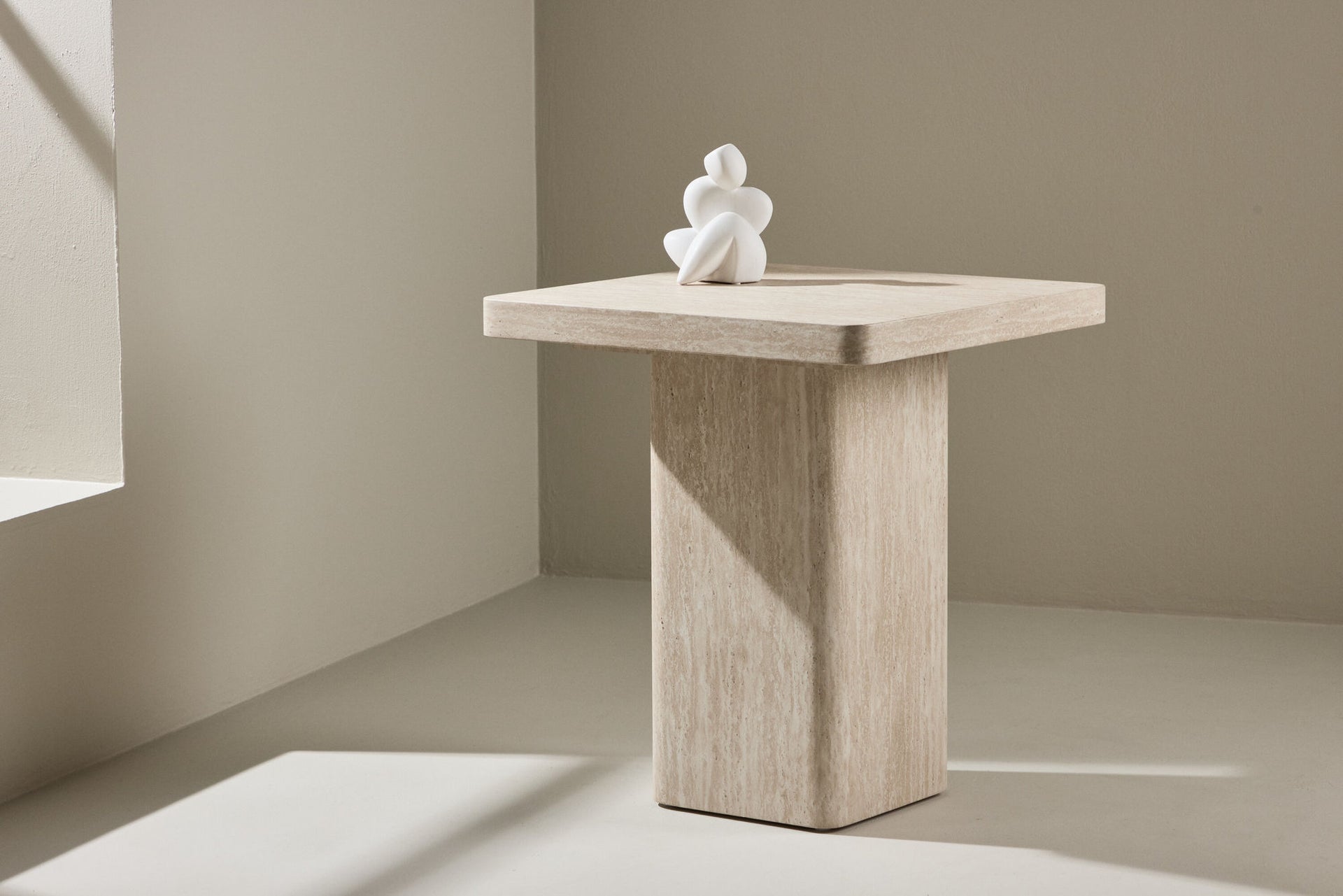 Qvart Couchtisch klein in Travertinoptik