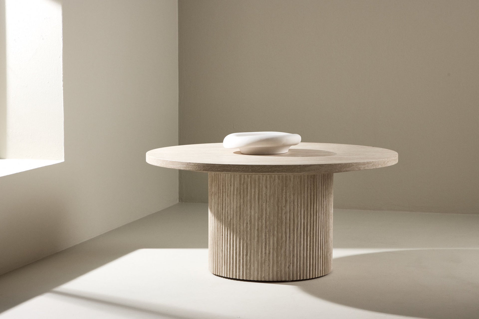 Härön Couchtisch groß in Travertinoptik