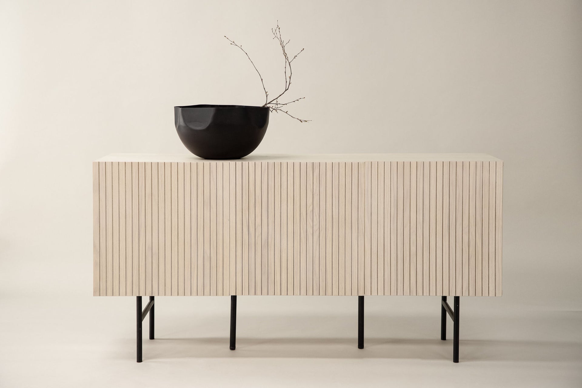 Björkön Lowboard – Whitewash Furnier