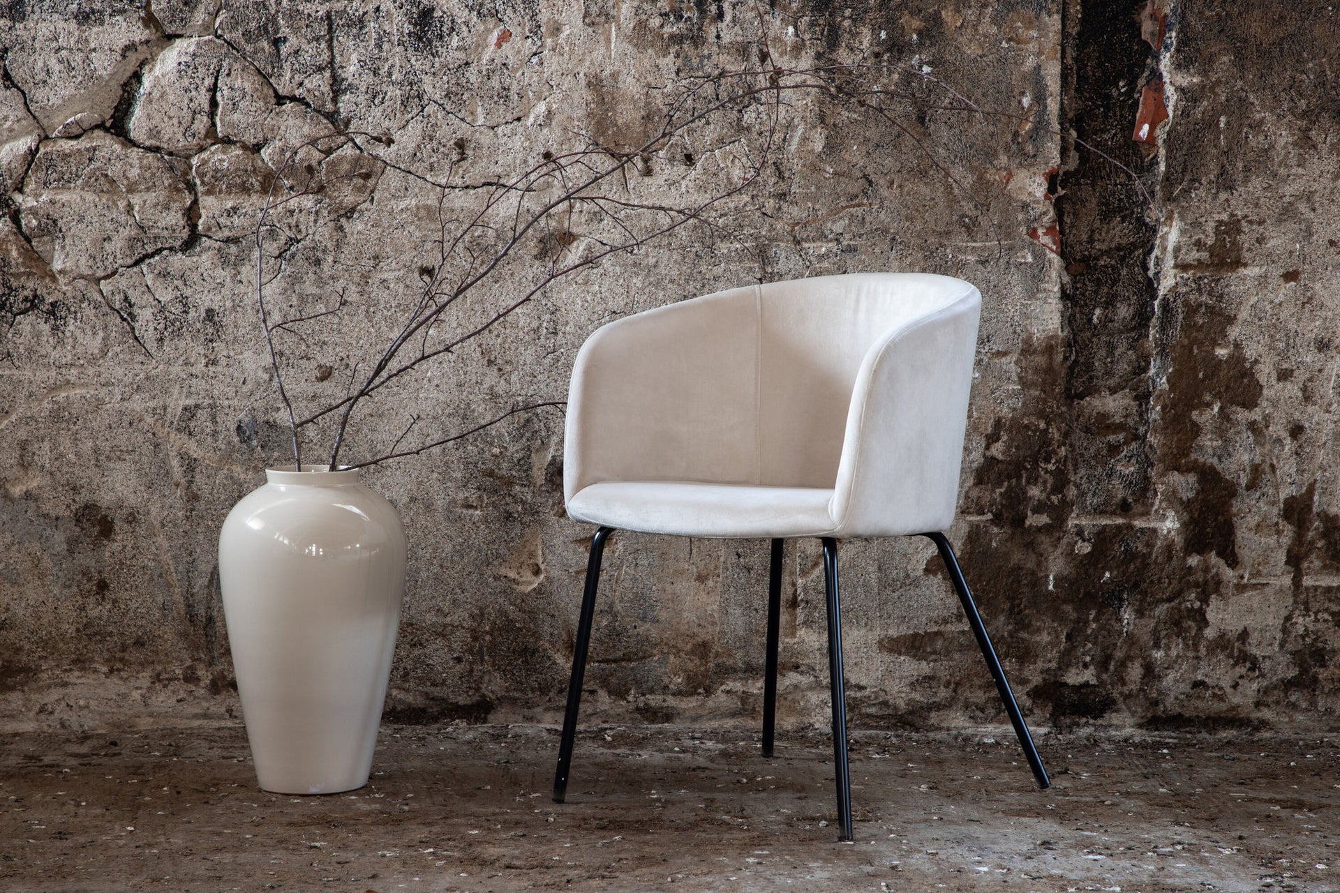 Berit Stuhl – Schwarz / Beiger Samt