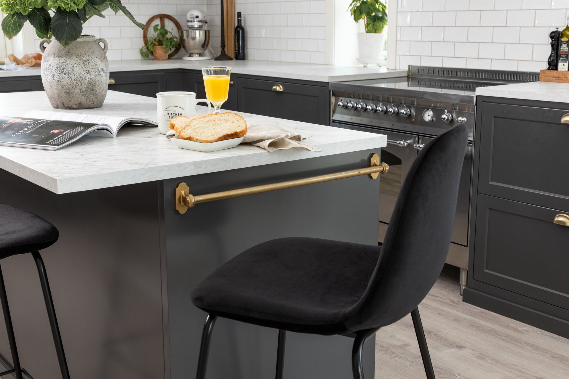 Polar Barhocker 2er-Pack – Schwarzer Samt / Schwarze Beine