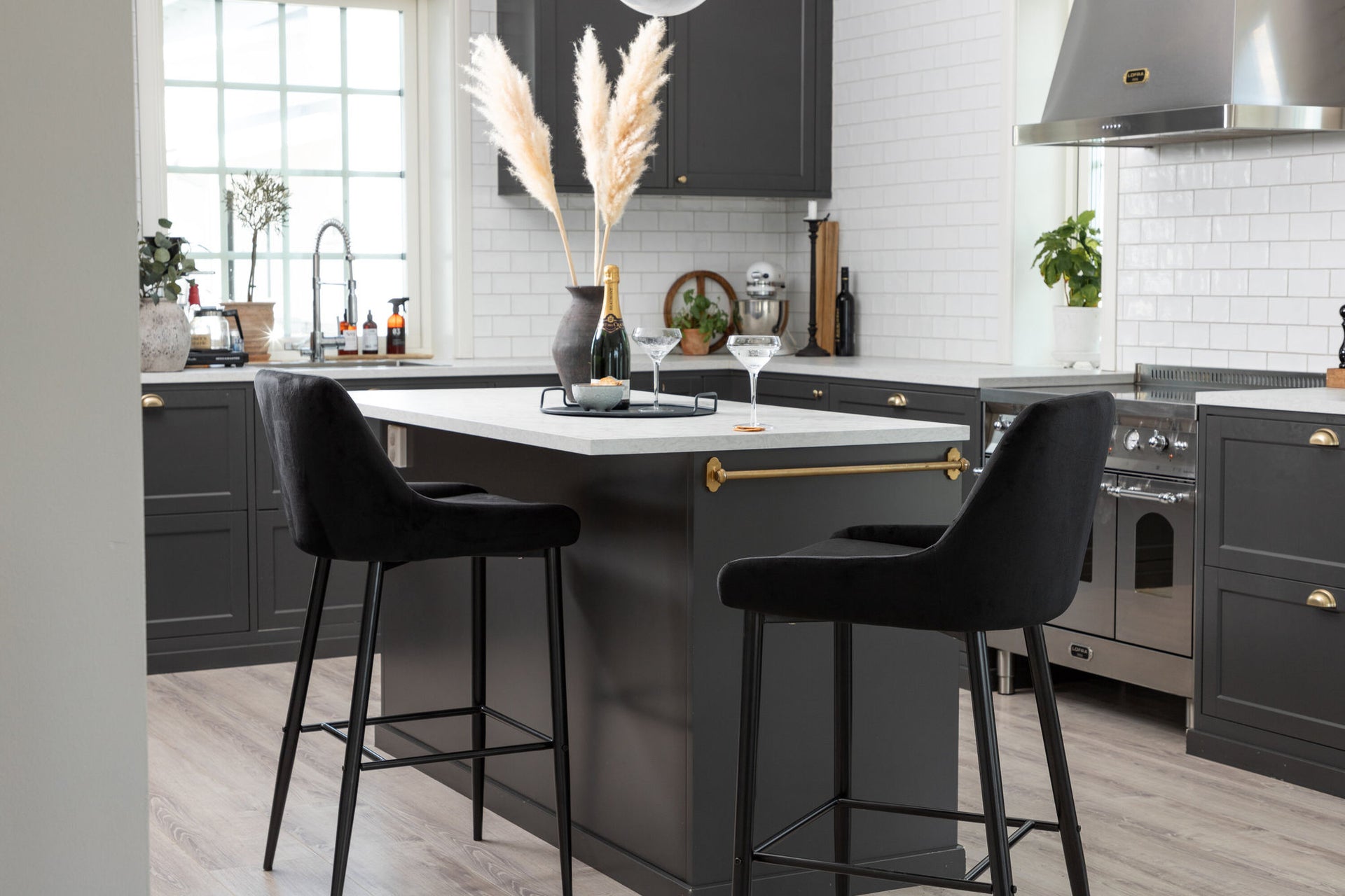 Plaza Barhocker 2er-Pack – Schwarze Beine / Schwarzer Samt