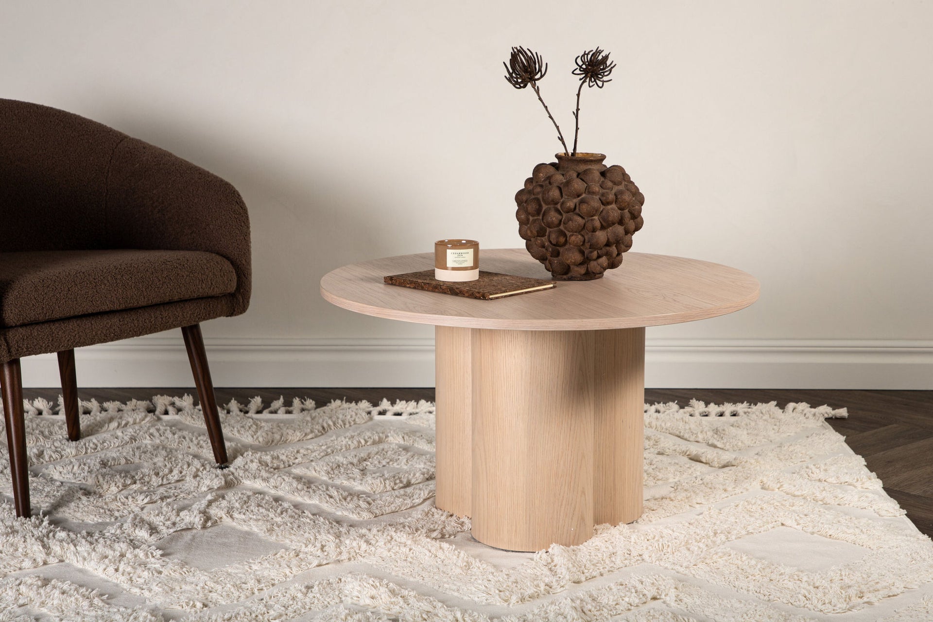 Olivia Couchtisch klein in Weiß veredelt