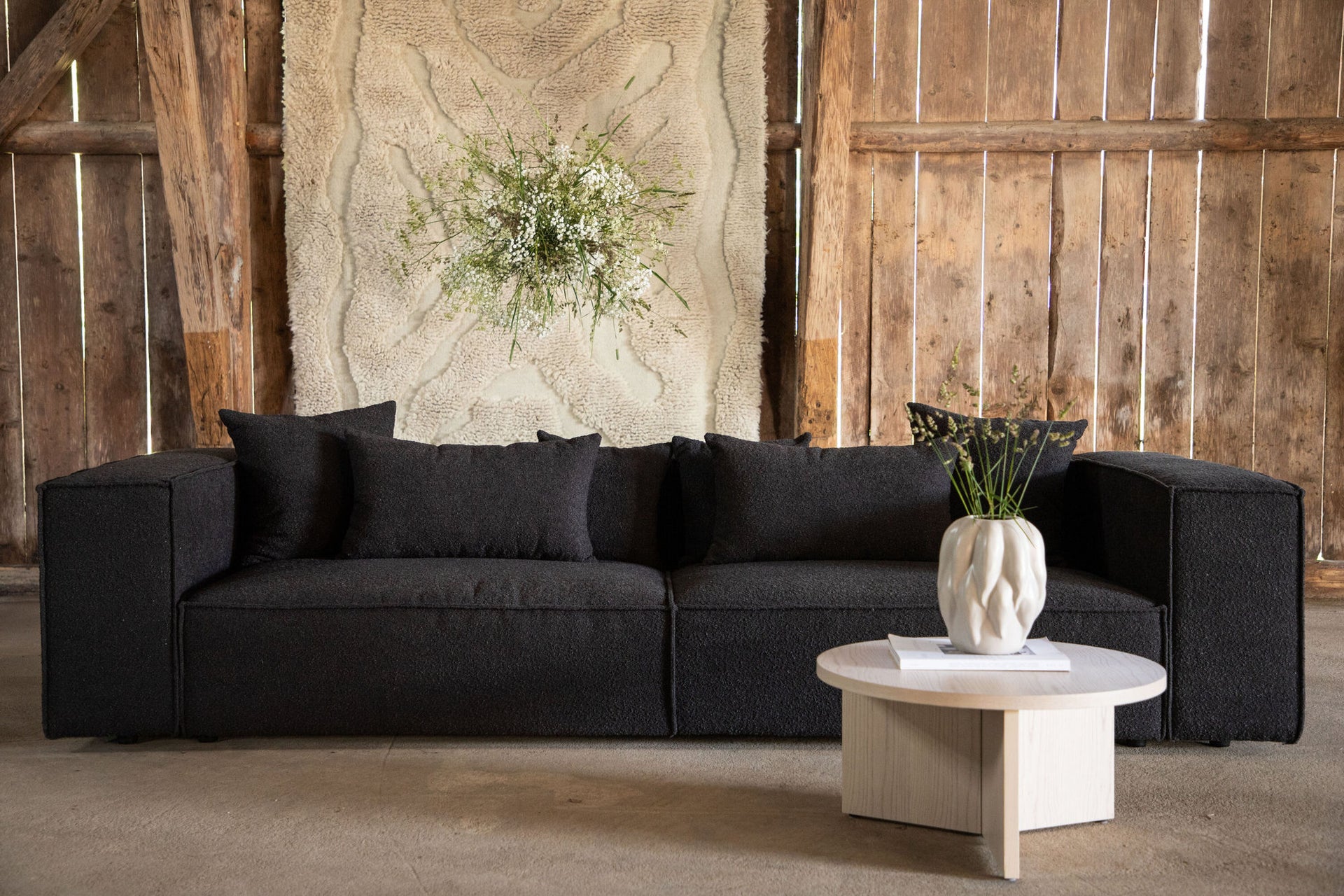 Gillholmen Sofa – Schwarz / Schwarze Bouclé