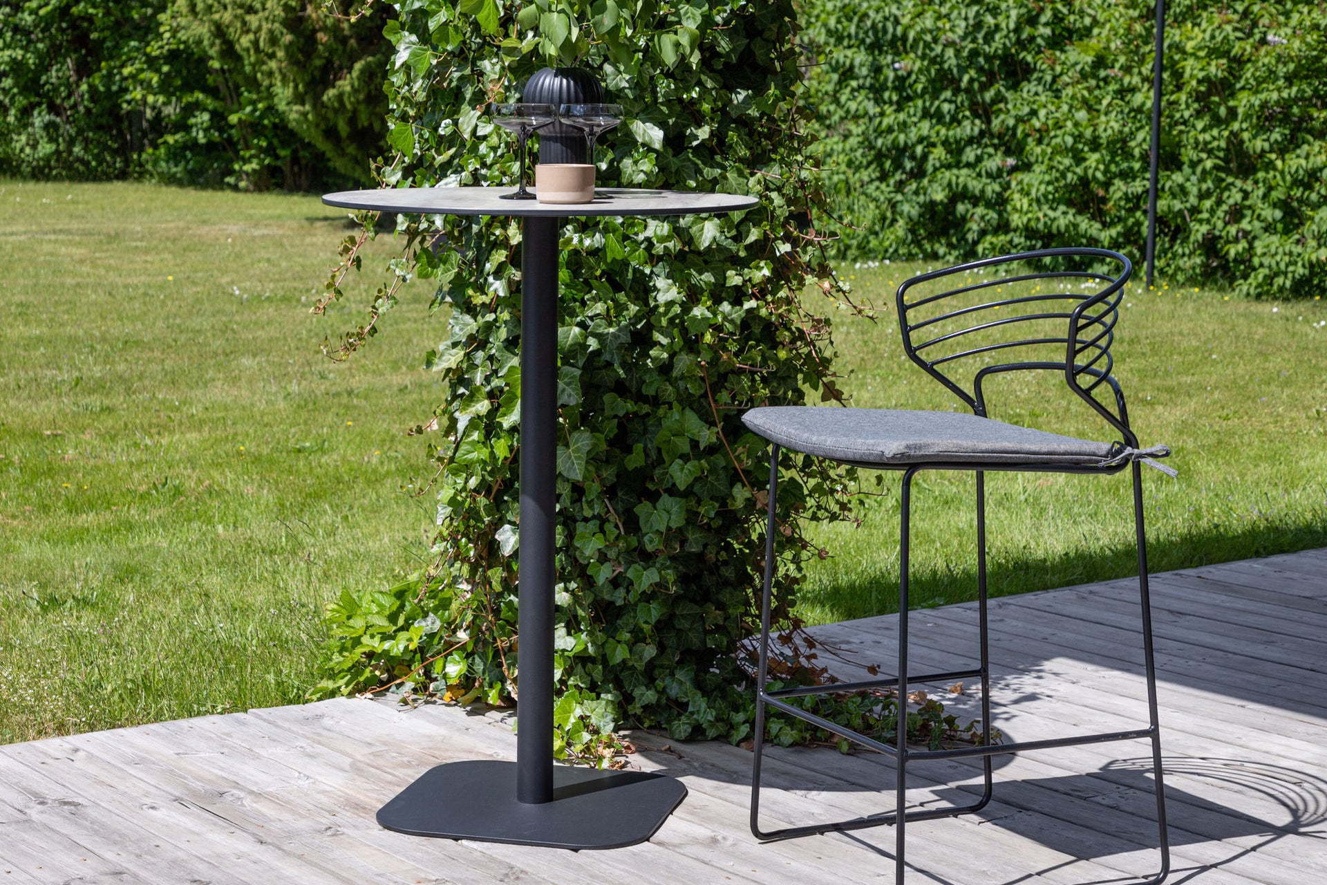 Milano Bartisch in Schwarz Aluminium mit dunkler Platte