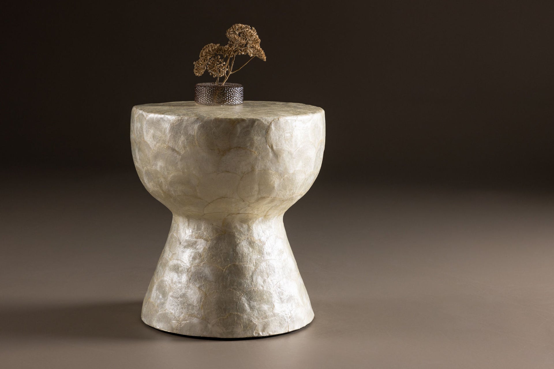 Sandön Couchtisch – Capiz / Natur klein