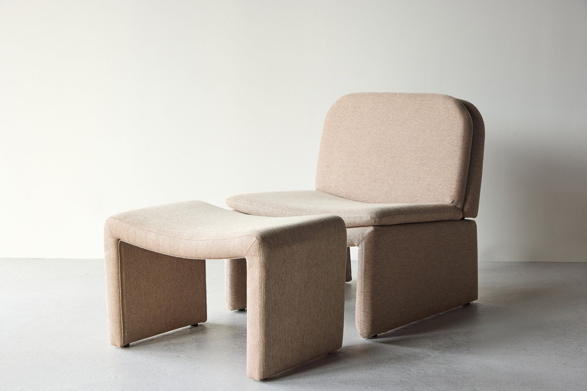 Bonn Sessel mit Hocker – Braun