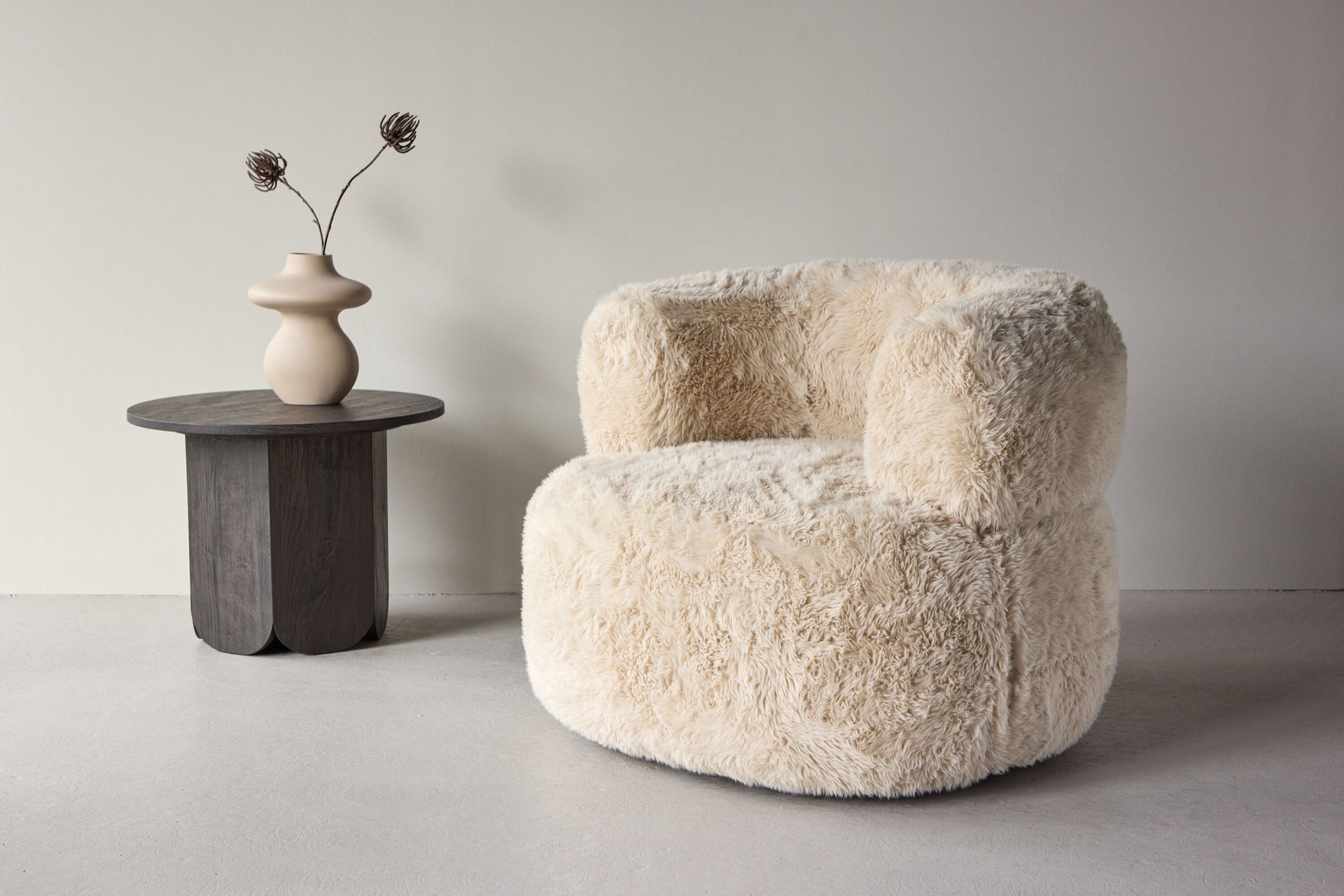 Gert Sessel – Metallgestell / Cremeweißes